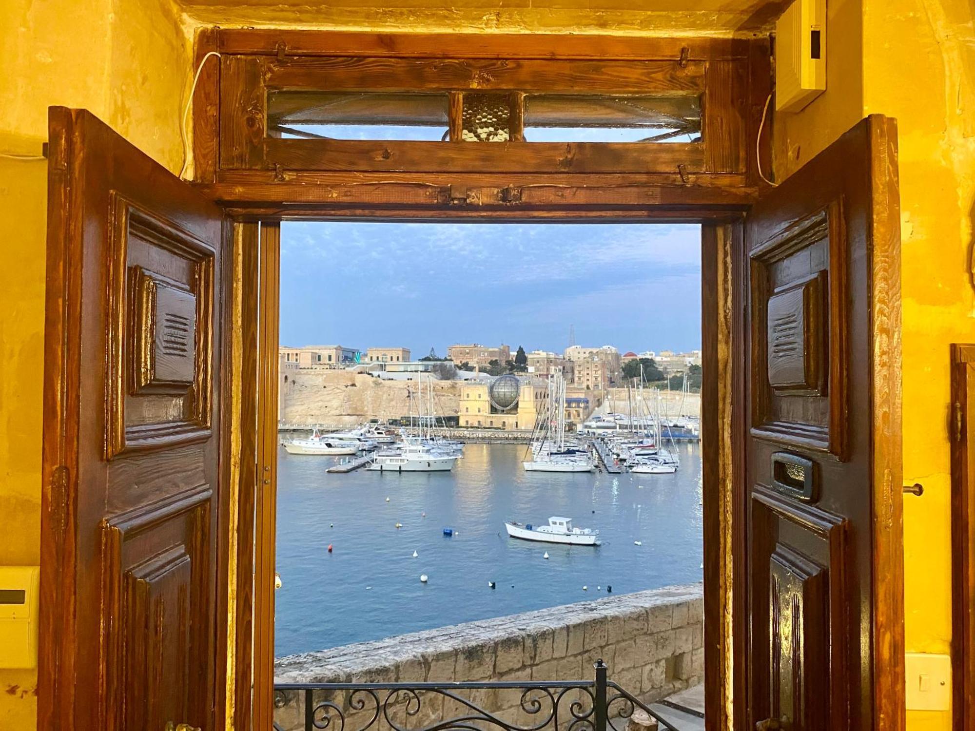 Blue Eye - Waterfront Home In A Scenic Location Birgu Esterno foto